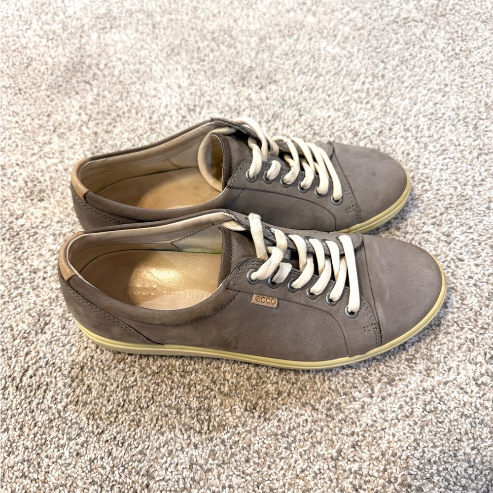 Ecco Women’s Gray Casual Lace Up Nubuck Suede Soft Leather Sneakers Size 8 EU 39